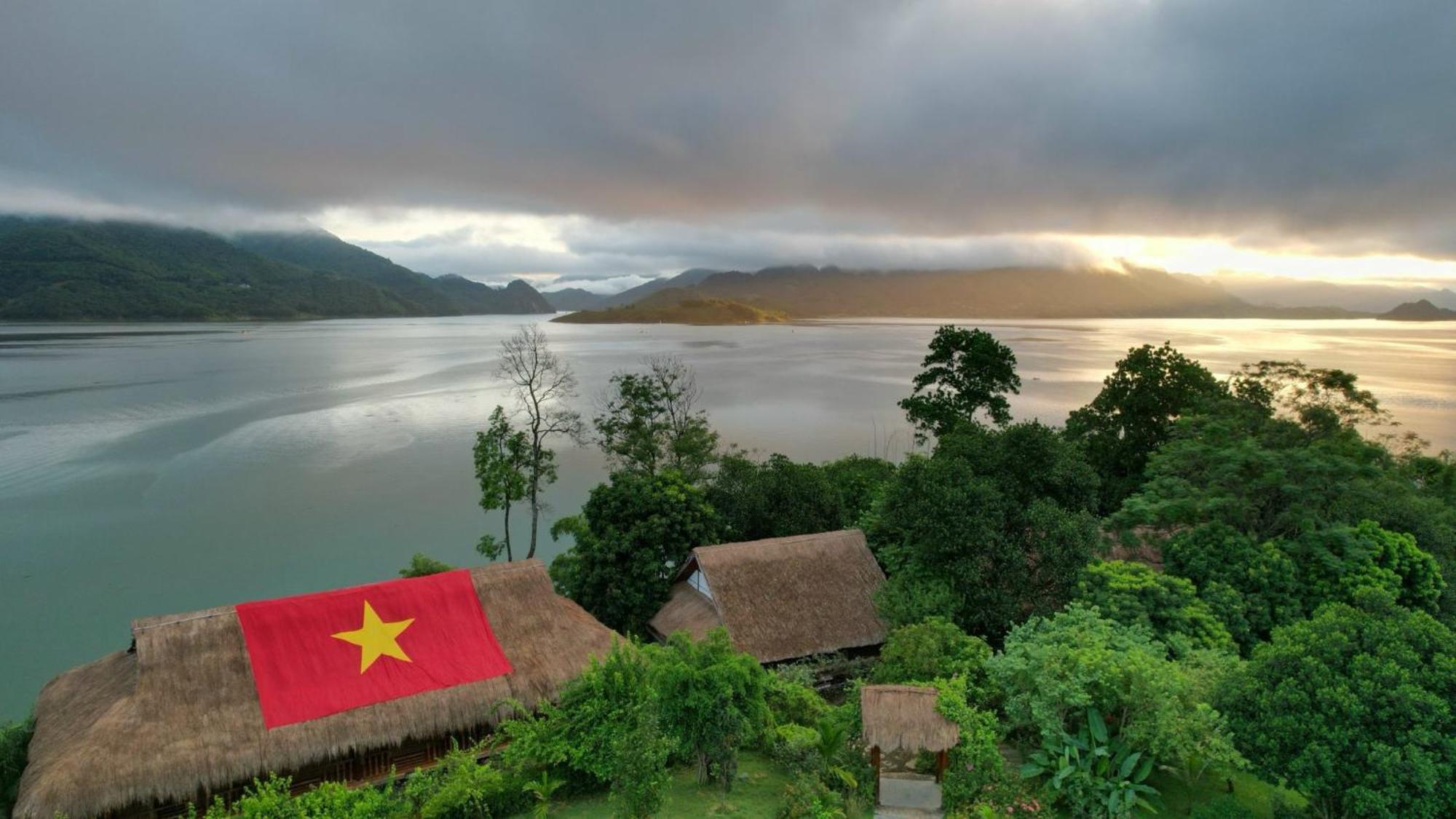 Mai Chau Hideaway Lake Resort Exterior photo